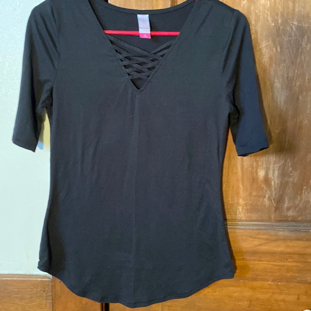 No Boundaries: Black top.